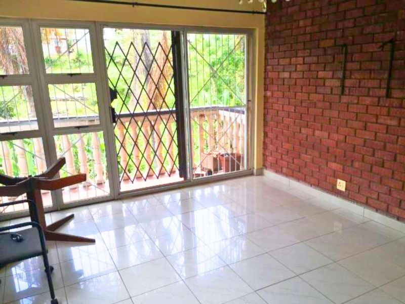 Investor’s Dream: Multi-Unit Property with High Rental Yield in Prime Location - Photo 3