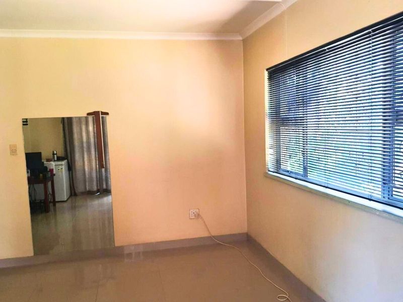 Investor’s Dream: Multi-Unit Property with High Rental Yield in Prime Location - Photo 9