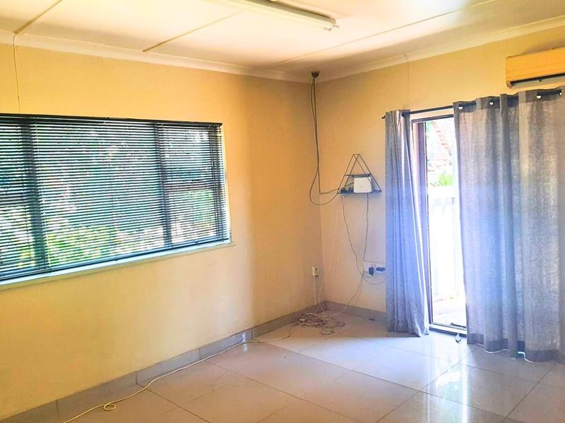 Investor’s Dream: Multi-Unit Property with High Rental Yield in Prime Location - Photo 8