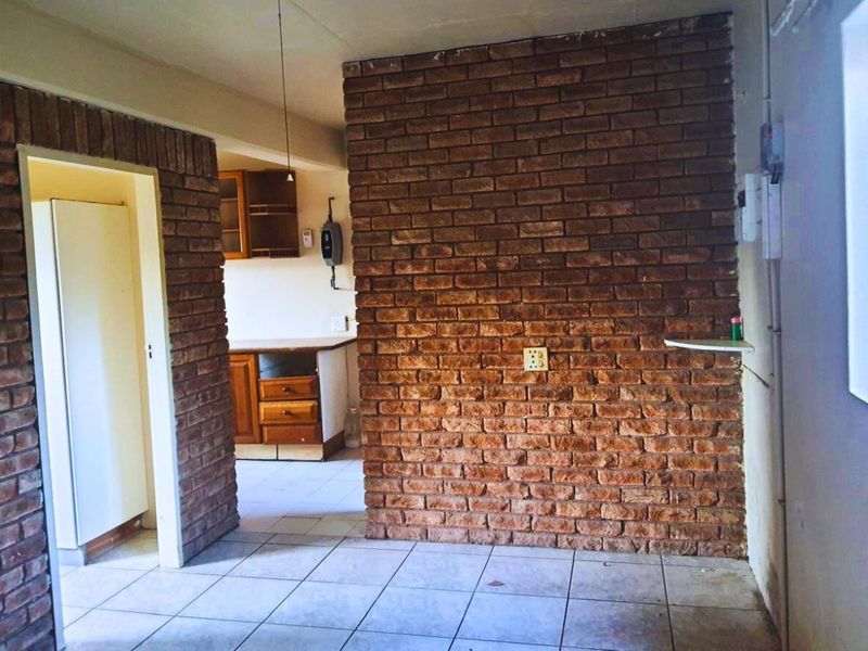 Investor’s Dream: Multi-Unit Property with High Rental Yield in Prime Location - Photo 10