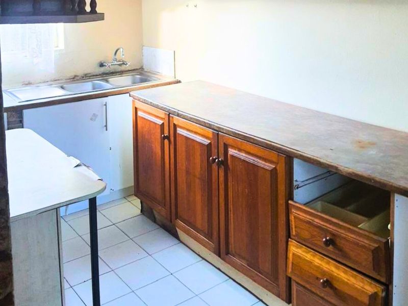 Investor’s Dream: Multi-Unit Property with High Rental Yield in Prime Location - Photo 7