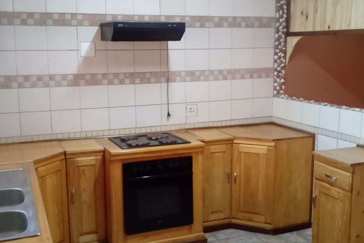 Spacious, Low maintenance 2 Bedroom Duplex for Sale in Navalsig, Bloemfontein - Photo 4