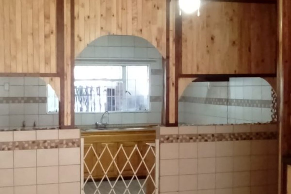 Spacious, Low maintenance 2 Bedroom Duplex for Sale in Navalsig, Bloemfontein - Photo 5