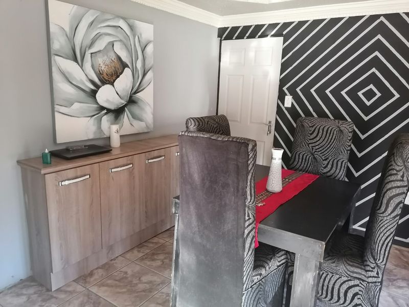 Beautiful Renovated 3 bedroom family home for Sale in Freedom Square, Bloemfontein - Photo 6