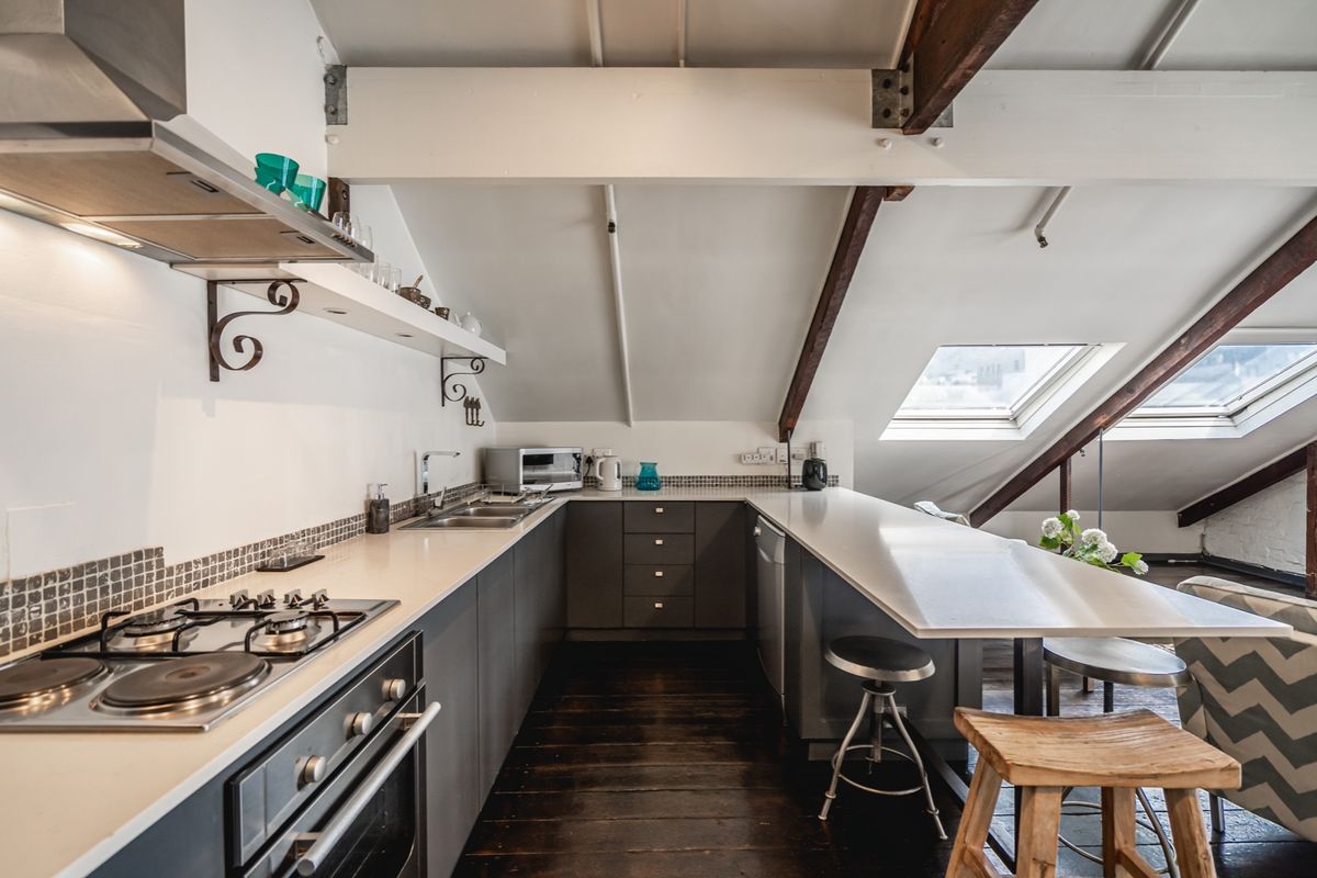 Unique 2 bedroom city apartment  - Photo 3