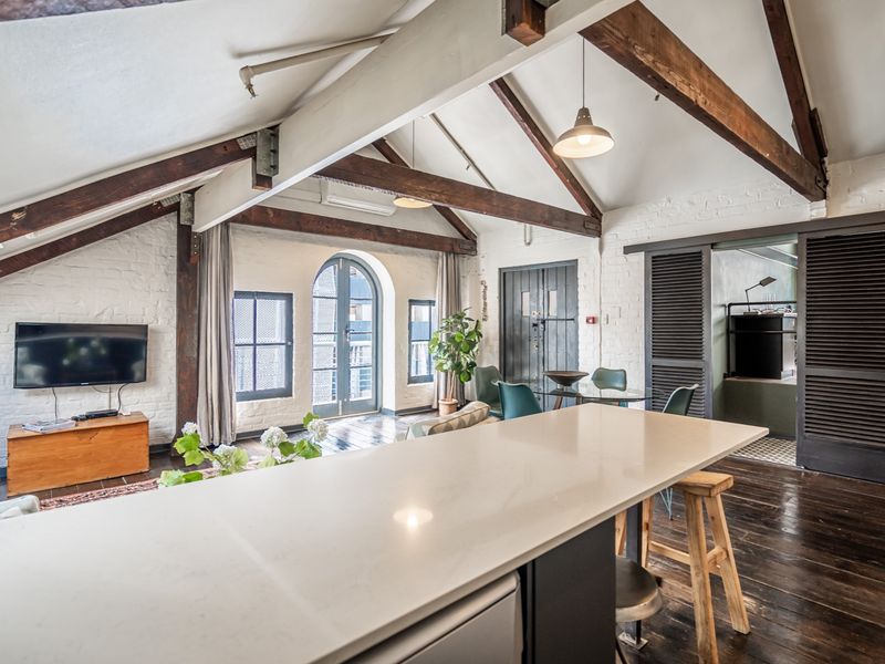 Unique 2 bedroom city apartment  - Photo 4