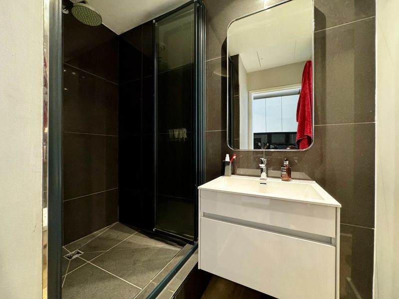 Sunny Studio Apartment in the Heart of Cape Town - Photo 10