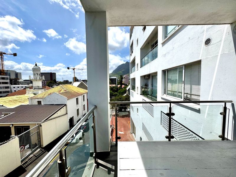 Sunny Studio Apartment in the Heart of Cape Town - Photo 3