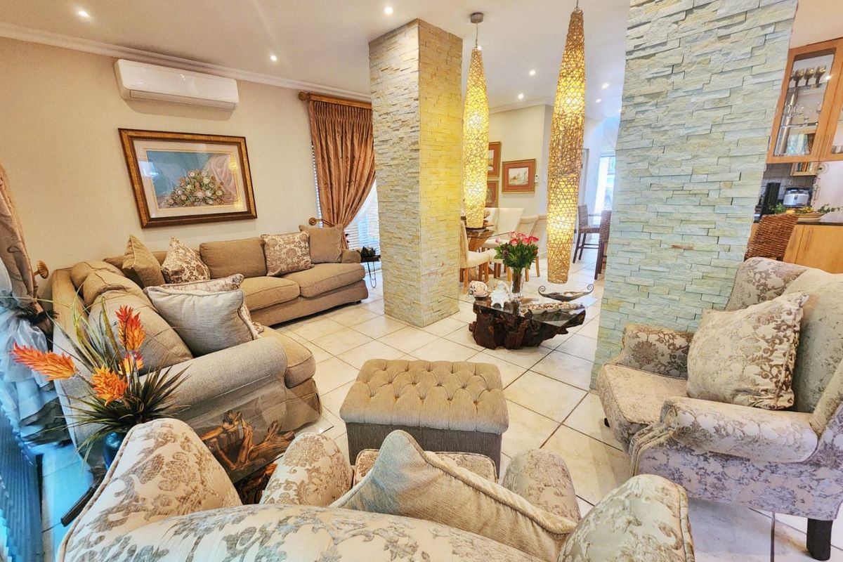 Luxury seaside secure getaway for sale in Wilderness - Photo 2