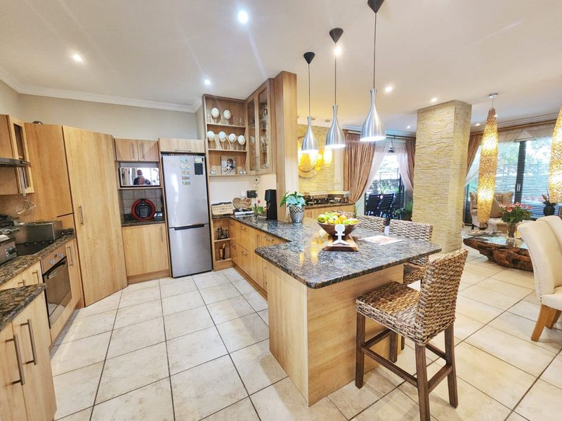 Luxury seaside secure getaway for sale in Wilderness - Photo 3