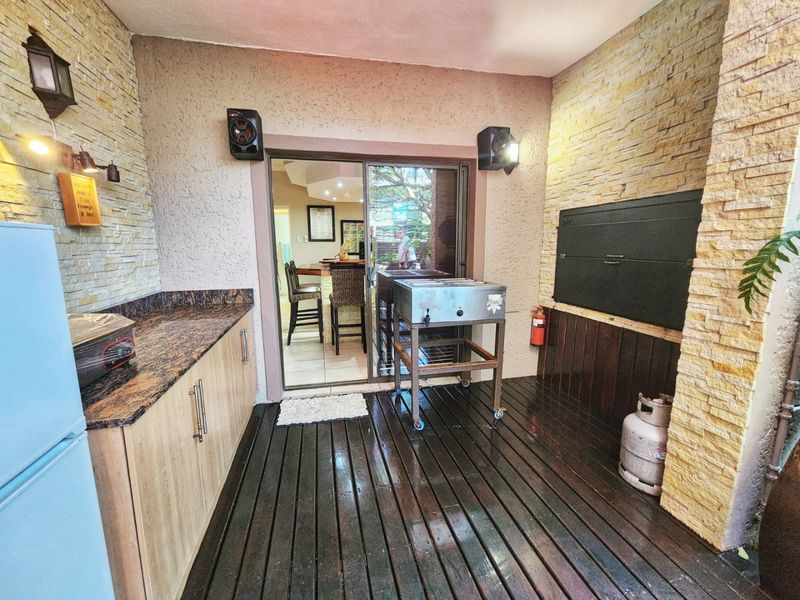 Luxury seaside secure getaway for sale in Wilderness - Photo 9