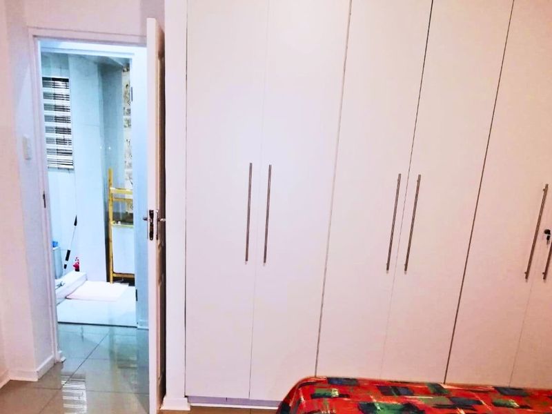 Fully Furnished 2-Bedroom Apartment in Durban North Beach – Minutes from the Golden Mile - Photo 9