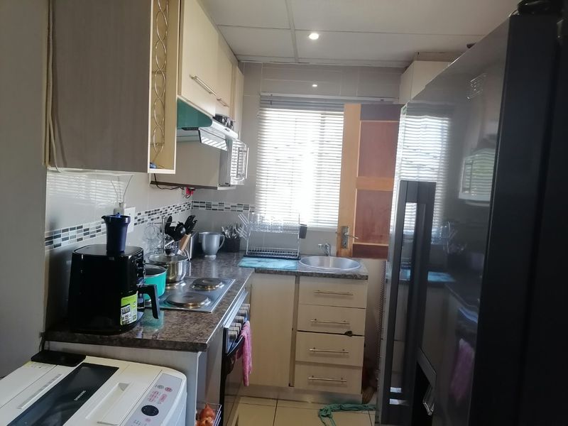 Beautiful, renovated 2 bedroom home with lots of extras in Grassland, Bloemfontein  - Photo 6