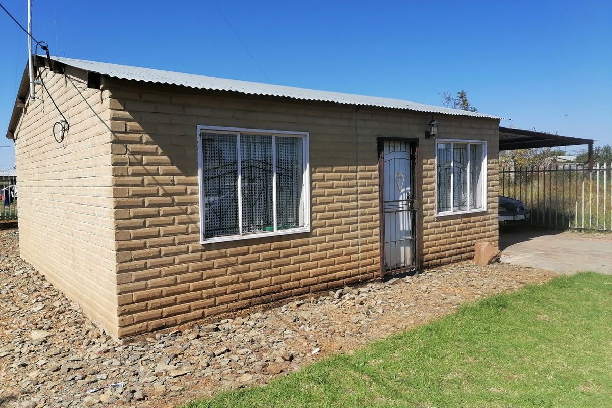 Beautiful, renovated 2 bedroom home with lots of extras in Grassland, Bloemfontein  - Photo 2