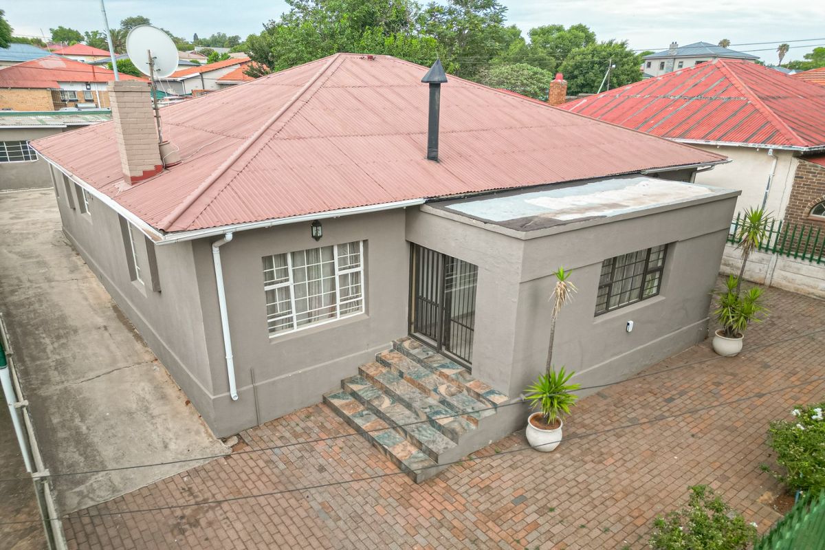 3 Bedroom House In Roodepoort North - Photo 4