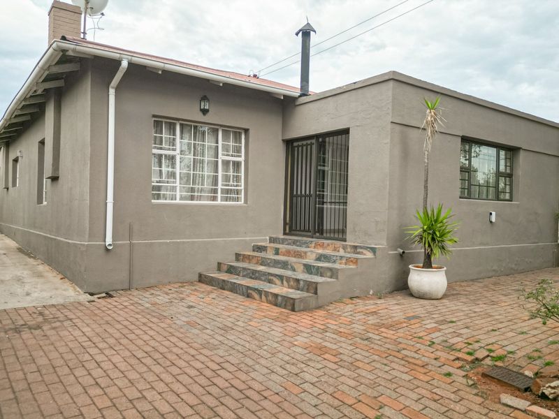 3 Bedroom House In Roodepoort North - Photo 6