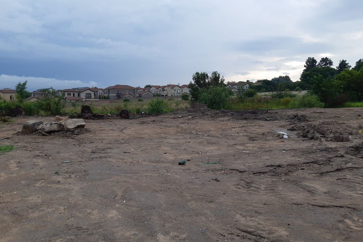 Well located land with 4 Dwellings - opportunity for a business owner - Photo 2