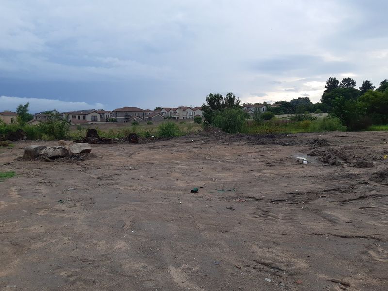 Well located land with 4 Dwellings - opportunity for a business owner - Photo 2