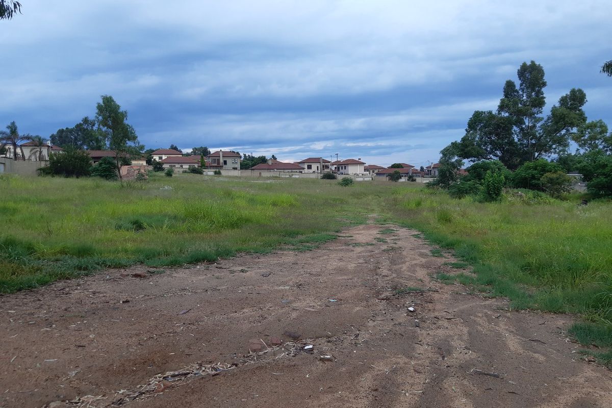 Well located land with 4 Dwellings - opportunity for a business owner - Photo 3