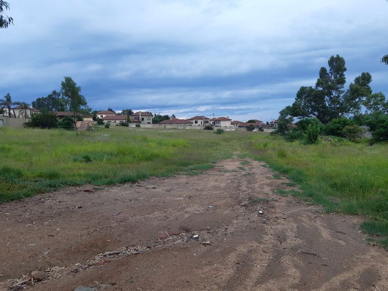 Well located land with 4 Dwellings - opportunity for a business owner - Photo 3