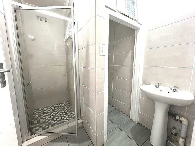 13 Bedroom  Accredited Commune. Par Excellence. Brixton  - Photo 9