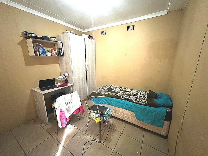 13 Bedroom  Accredited Commune. Par Excellence. Brixton  - Photo 8