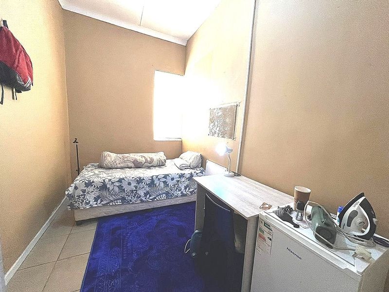 13 Bedroom  Accredited Commune. Par Excellence. Brixton  - Photo 6