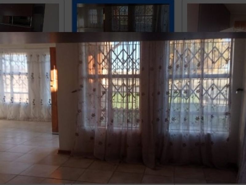 Beautiful 3 Bedroom family home for sale in Mandela View, Bloemfontein at an excellent price !!! - Photo 2