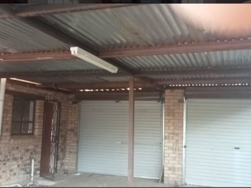 Beautiful 3 Bedroom family home for sale in Mandela View, Bloemfontein at an excellent price !!! - Photo 9