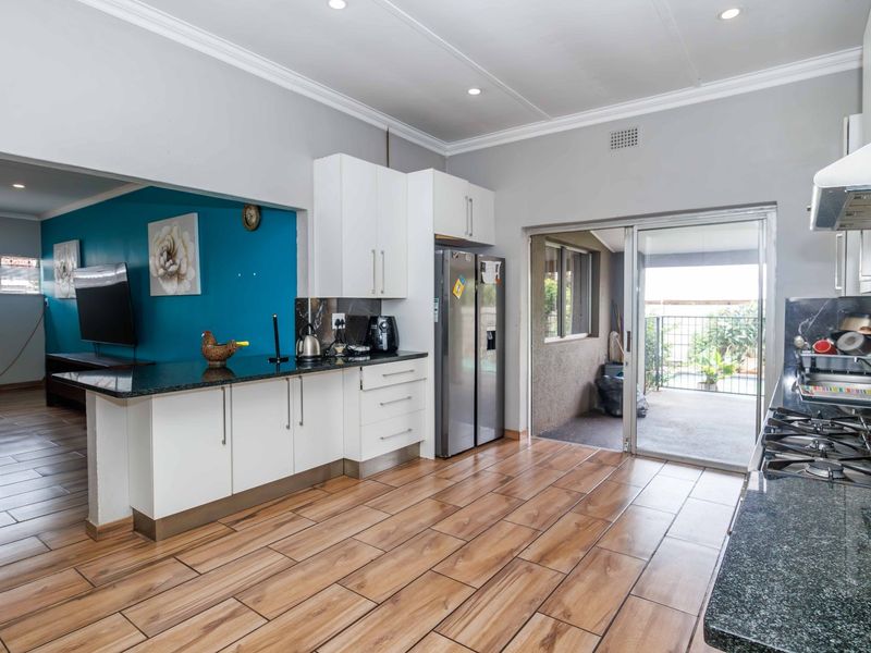 Great Investment Property or suitable for a Large Family - Photo 9