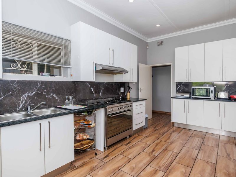 Great Investment Property or suitable for a Large Family - Photo 8