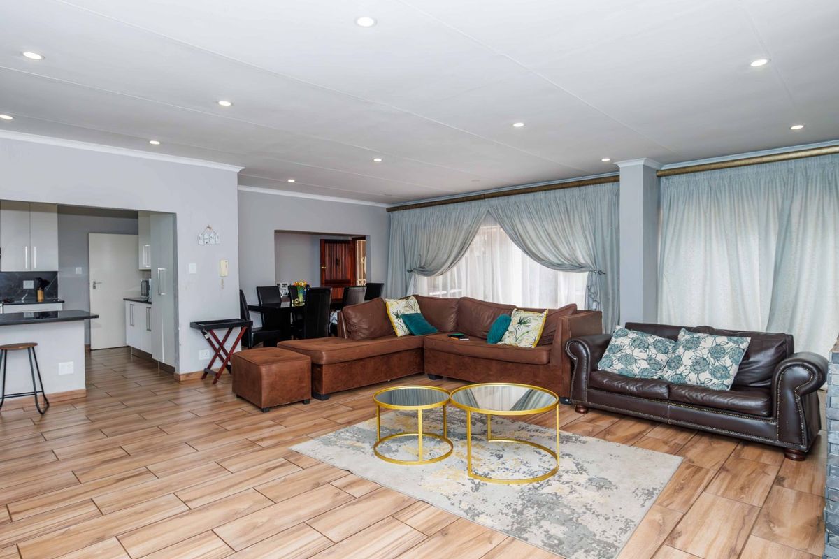 Great Investment Property or suitable for a Large Family - Photo 3