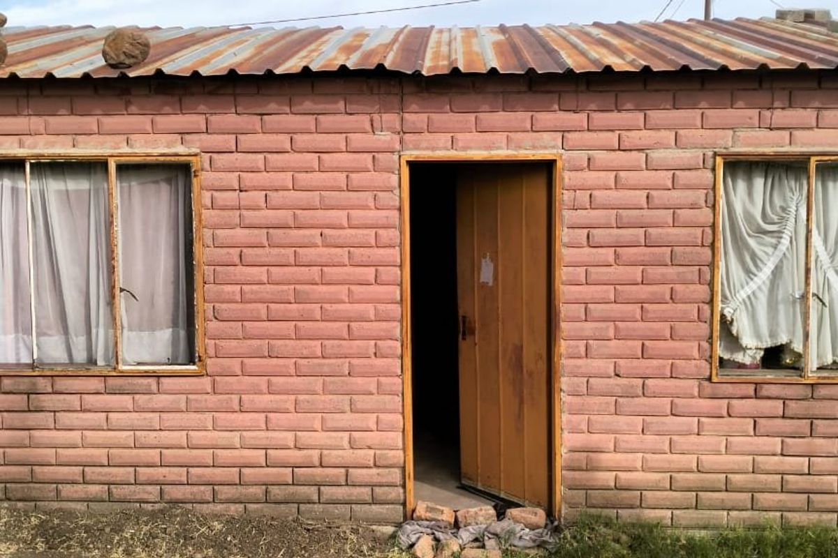 Neat 4 Room House for Sale in Section D,  Botshabelo, Bloemfontein  - Photo 2