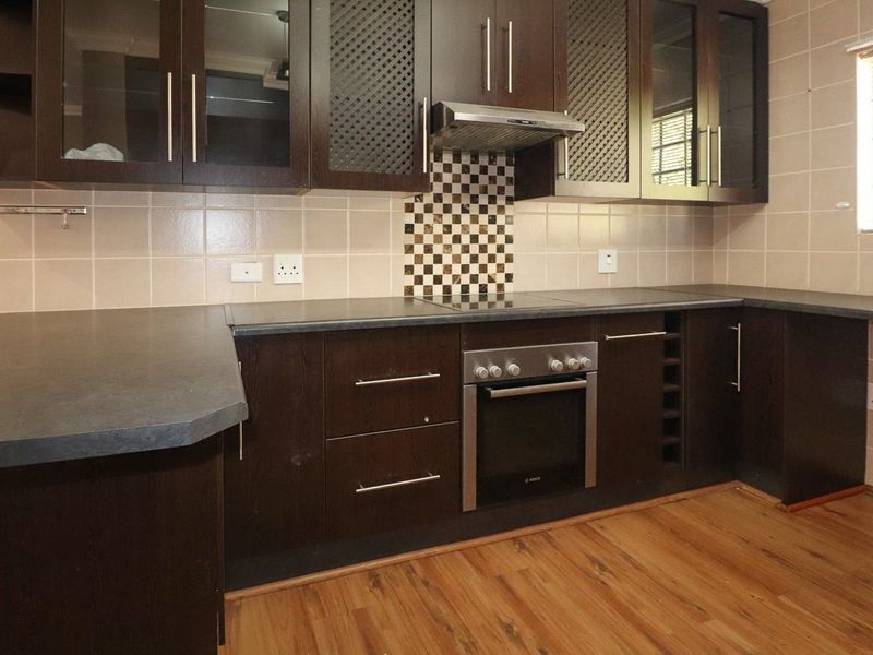 Say yes to your Private Sanctuary - Full Title Freestanding Townhouse  - Photo 7
