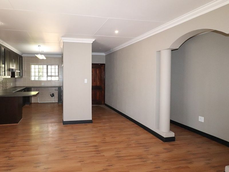 Say yes to your Private Sanctuary - Full Title Freestanding Townhouse  - Photo 5