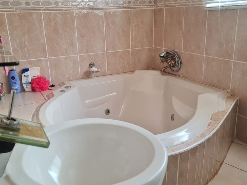 House for Sale  in Thohoyandou ,Makwarela  - Photo 7
