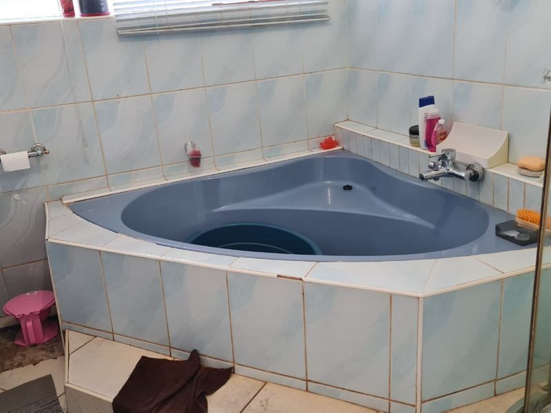 House for Sale  in Thohoyandou ,Makwarela  - Photo 6
