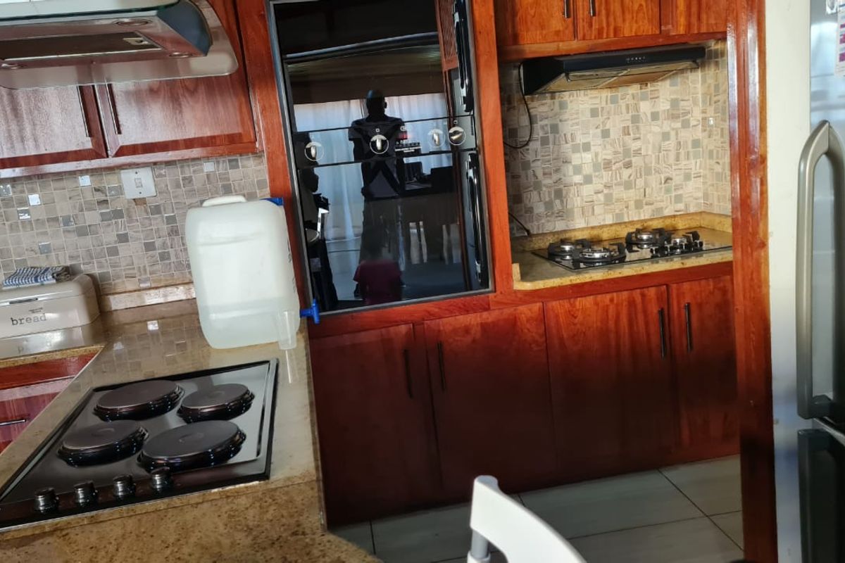 House for Sale  in Thohoyandou ,Makwarela  - Photo 2