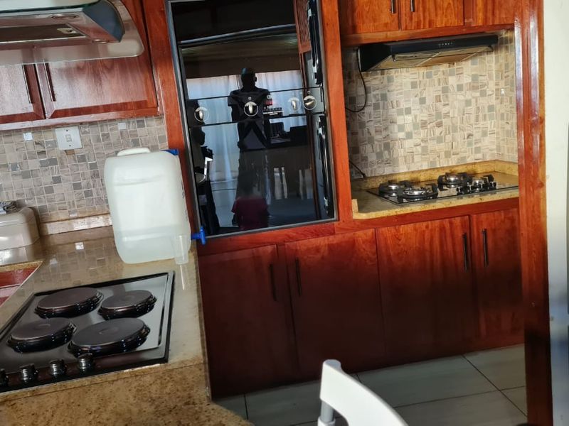 House for Sale  in Thohoyandou ,Makwarela  - Photo 2
