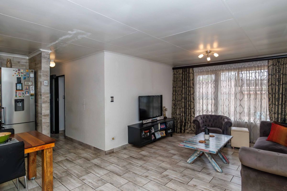 Lovely 3 Bedroom Home in Boomed Suburb - Photo 5