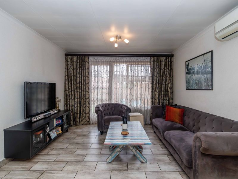 Lovely 3 Bedroom Home in Boomed Suburb - Photo 7