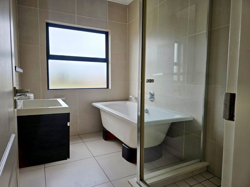 Elegant 2-Bedroom, 2-Bathroom Apartment for Rent in The William Lifestyle Estate - Photo 10
