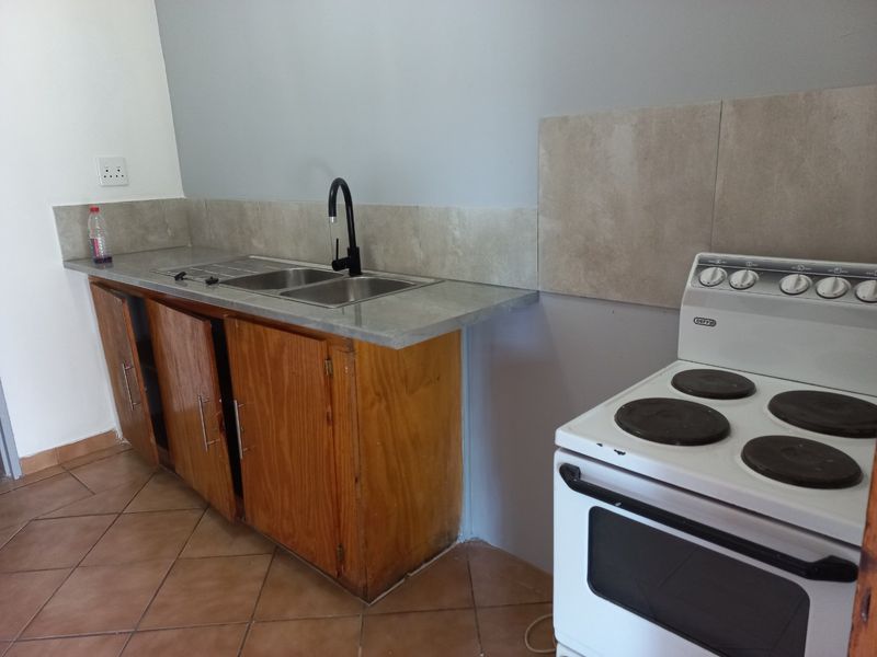 Sophiatown: 6 Bed - 3 Appartments - Home Investment!!! - Photo 3