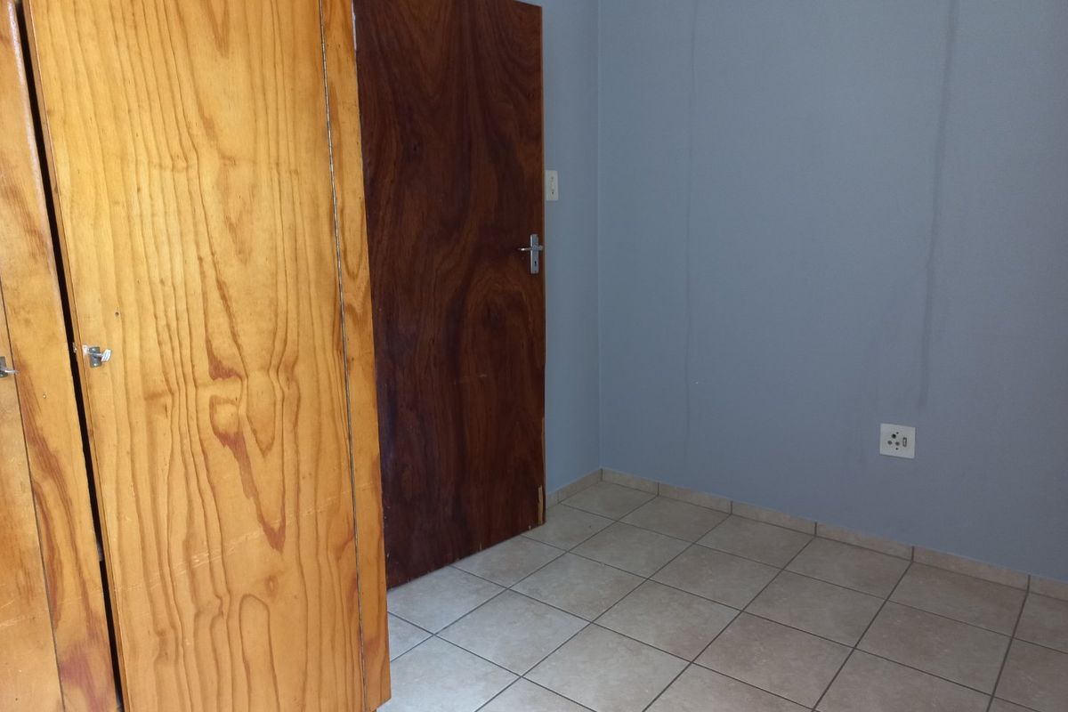 Sophiatown: 6 Bed - 3 Appartments - Home Investment!!! - Photo 5