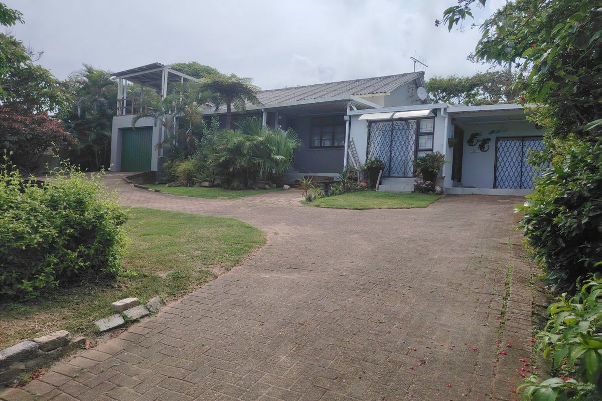 House with a three bedroom flat plus a bachelor flat, sea view.  - Photo 2