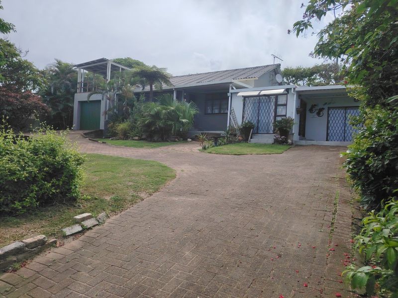 House with a three bedroom flat plus a bachelor flat, sea view.  - Photo 2