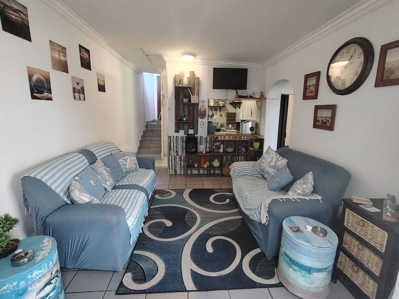 House with a three bedroom flat plus a bachelor flat, sea view.  - Photo 10