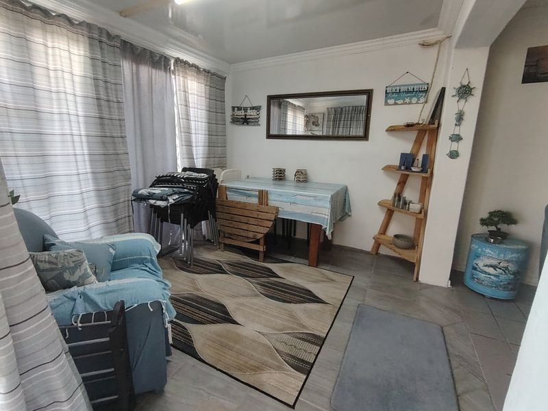 House with a three bedroom flat plus a bachelor flat, sea view.  - Photo 8