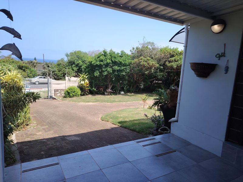 House with a three bedroom flat plus a bachelor flat, sea view.  - Photo 7