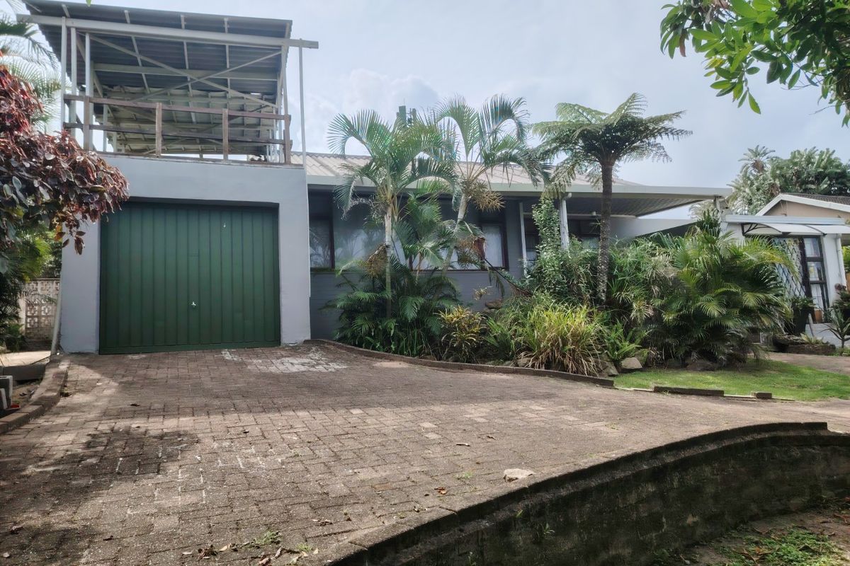 House with a three bedroom flat plus a bachelor flat, sea view.  - Photo 3